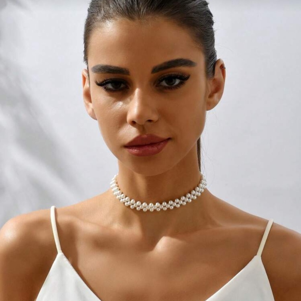 Elegant White Pearl Choker